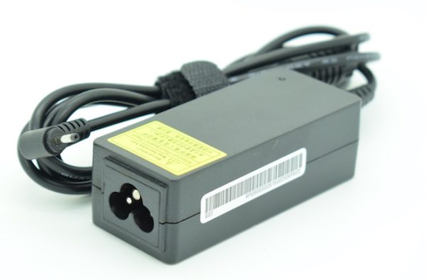KUĆNI PUNJAČ ZA PRIJENOSNO RAČUNALO 2.5*0.7 (ZA ASUS 19V/2.1A/40W)